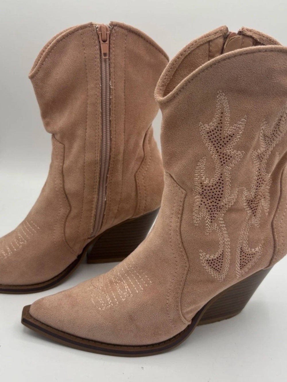 Bellucci Women's Blush Pink Cowgirl Boots Short Shaft Faux Suede Sz 36
